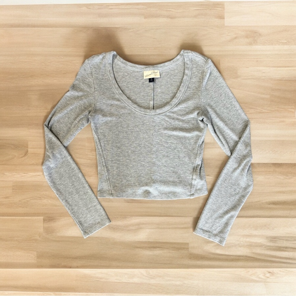 Long sleeve grey crop top - LIKE NEW!